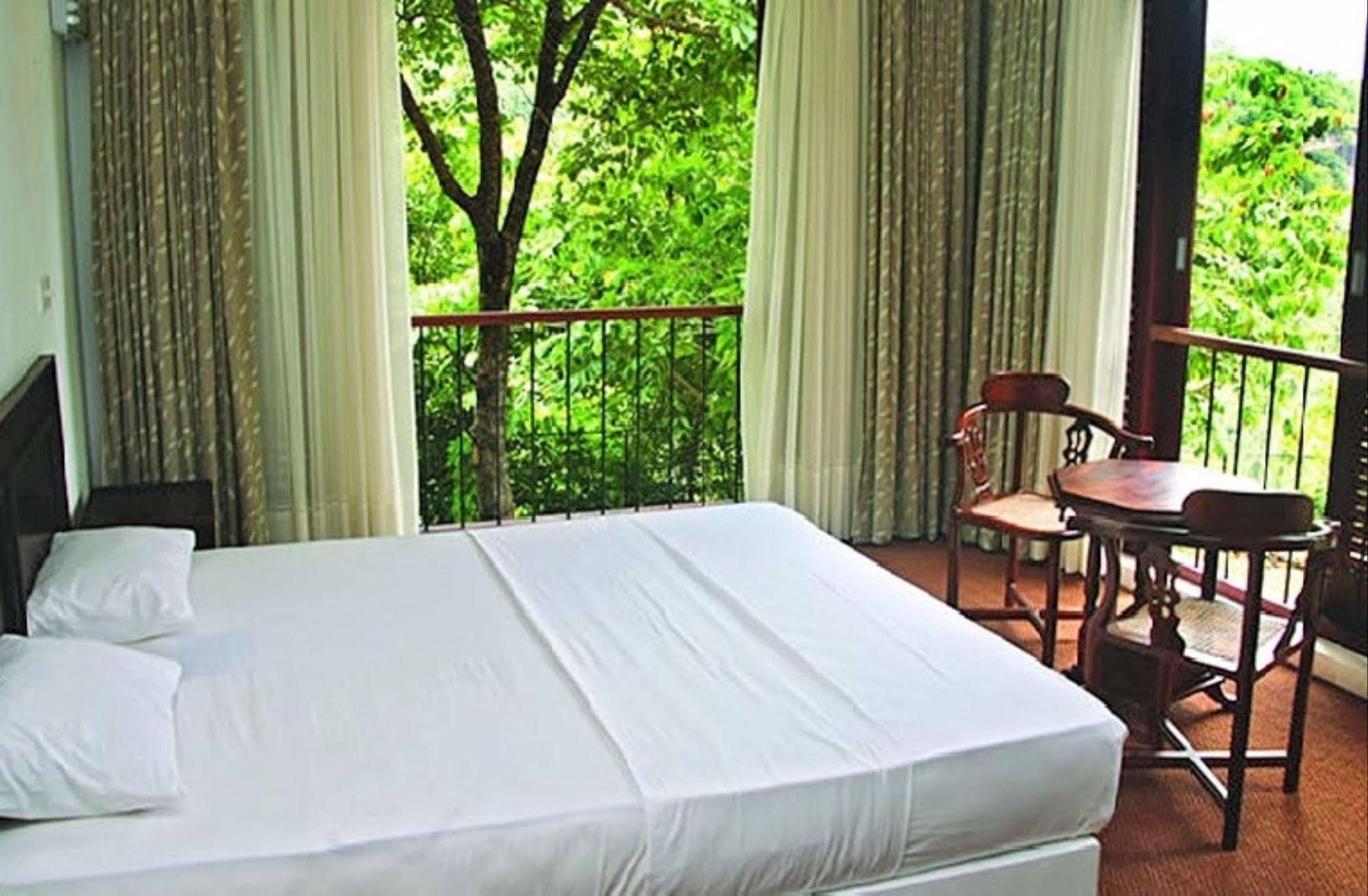 เบิร์ด พาร์ค Hotel Wadakada ภายนอก รูปภาพ