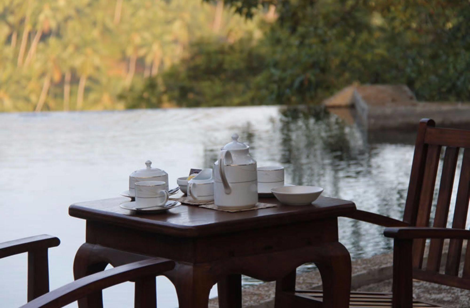 เบิร์ด พาร์ค Hotel Wadakada ภายนอก รูปภาพ